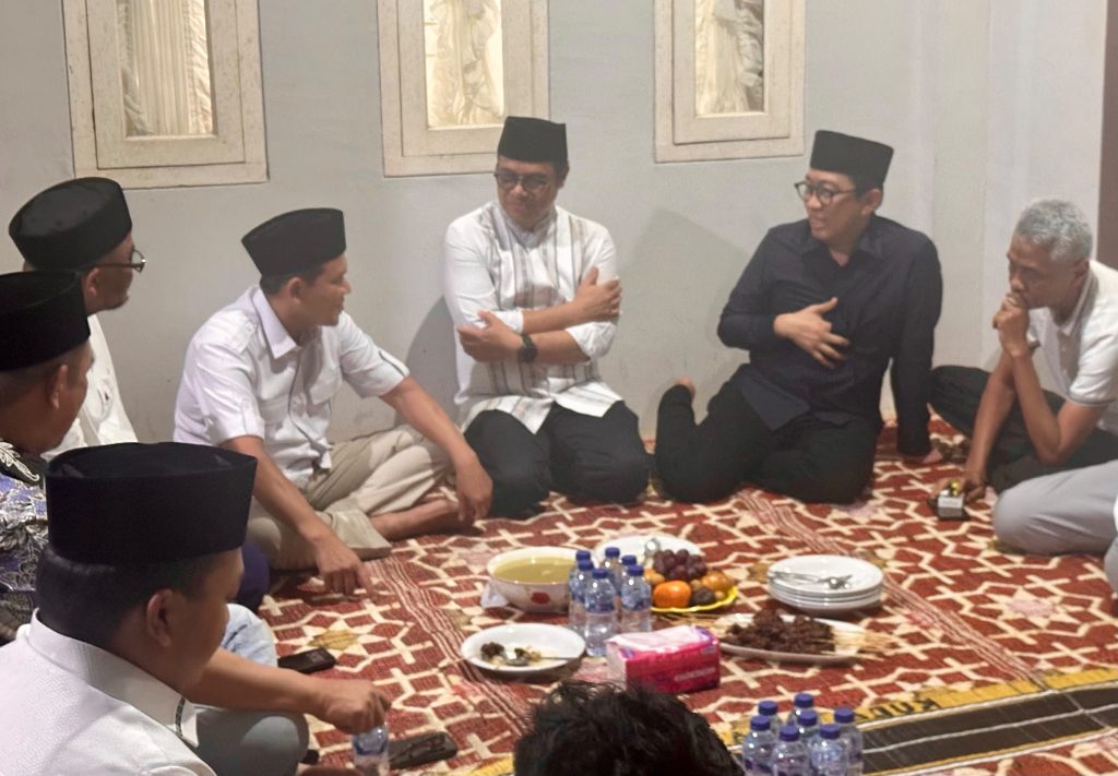 Wagub Aceh Dek Fadh Takziah ke Rumah Duka Sjamsul Kahar, Sampaikan Belasungkawa kepada Keluarga Nezar Patria