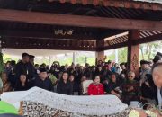 Diantar Megawati, Jenazah Guruh Soekarnoputra Tiba di TPU Karet Bivak