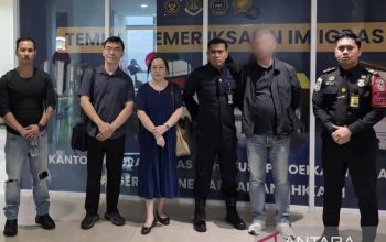 Tiba dari Taipei, WNA China Langsung Dipulangkan Imigrasi Soekarno-Hatta Perjalanan seorang warga negara China berinisial HW menuju Indonesia terhenti setibanya di Terminal 3 Bandara Internasional Soekarno-Hatta.