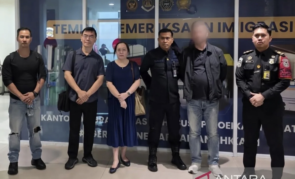 Tiba dari Taipei, WNA China Langsung Dipulangkan Imigrasi Soekarno-Hatta Perjalanan seorang warga negara China berinisial HW menuju Indonesia terhenti setibanya di Terminal 3 Bandara Internasional Soekarno-Hatta.