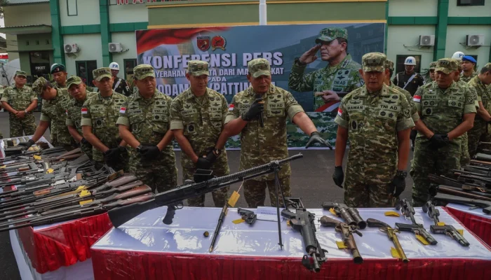 75 Senjata Api dan 1.069 Amunisi Diserahkan Warga ke TNI di Maluku Utara